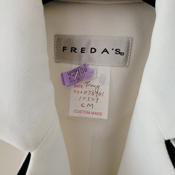 Freda's Off-White and Black Double Lapel Blazer - Picture 2 of 15